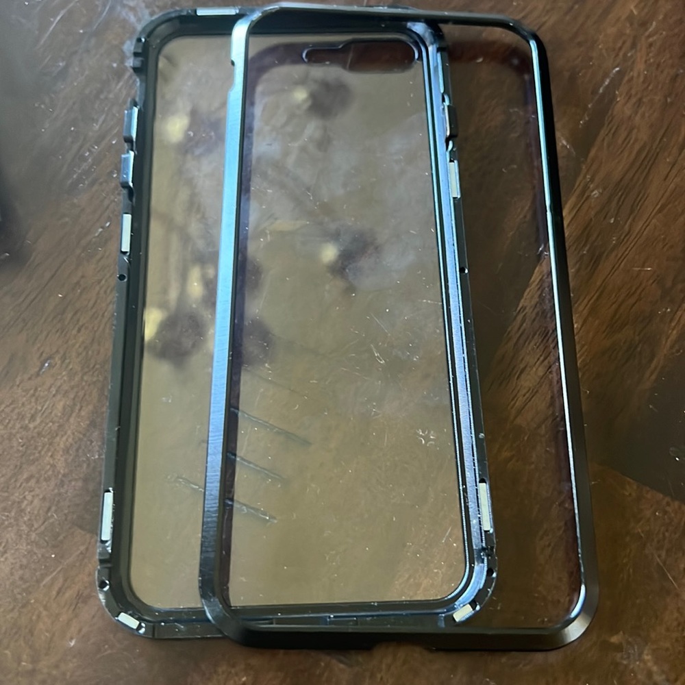 Magnet iPhone 8+ case